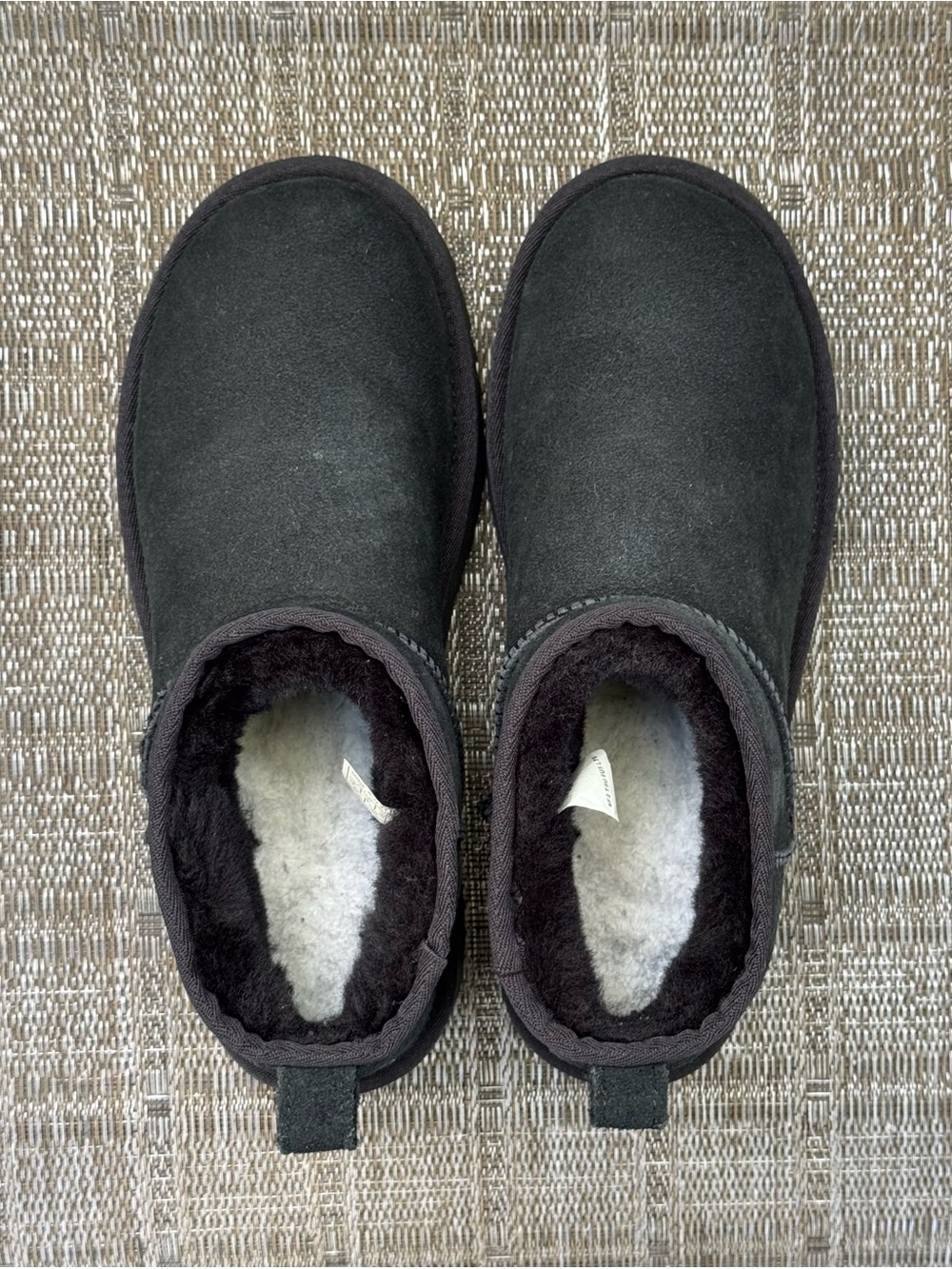 Ugg Classic Ultra Mini Boots Black Size 8 EUC!